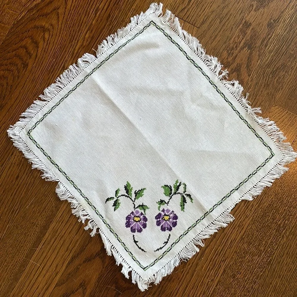Vintage white small tablecloth & 4 napkins with cross stitch‎ purple flowers